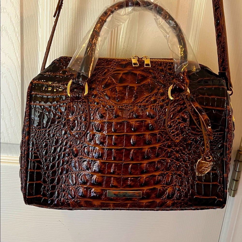 NWOT~Elegant Crocodile Embossed Handbag Gradient Colored Walnut Brown